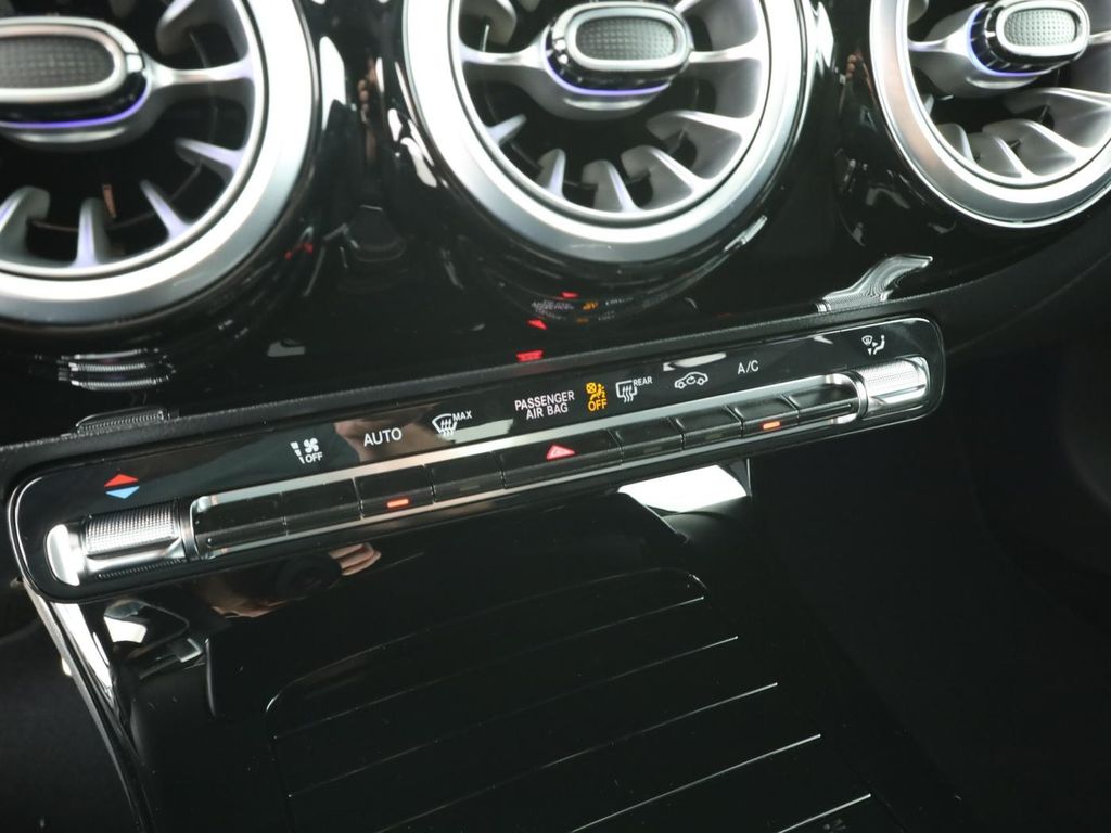 Mercedes-Benz A 200 2025