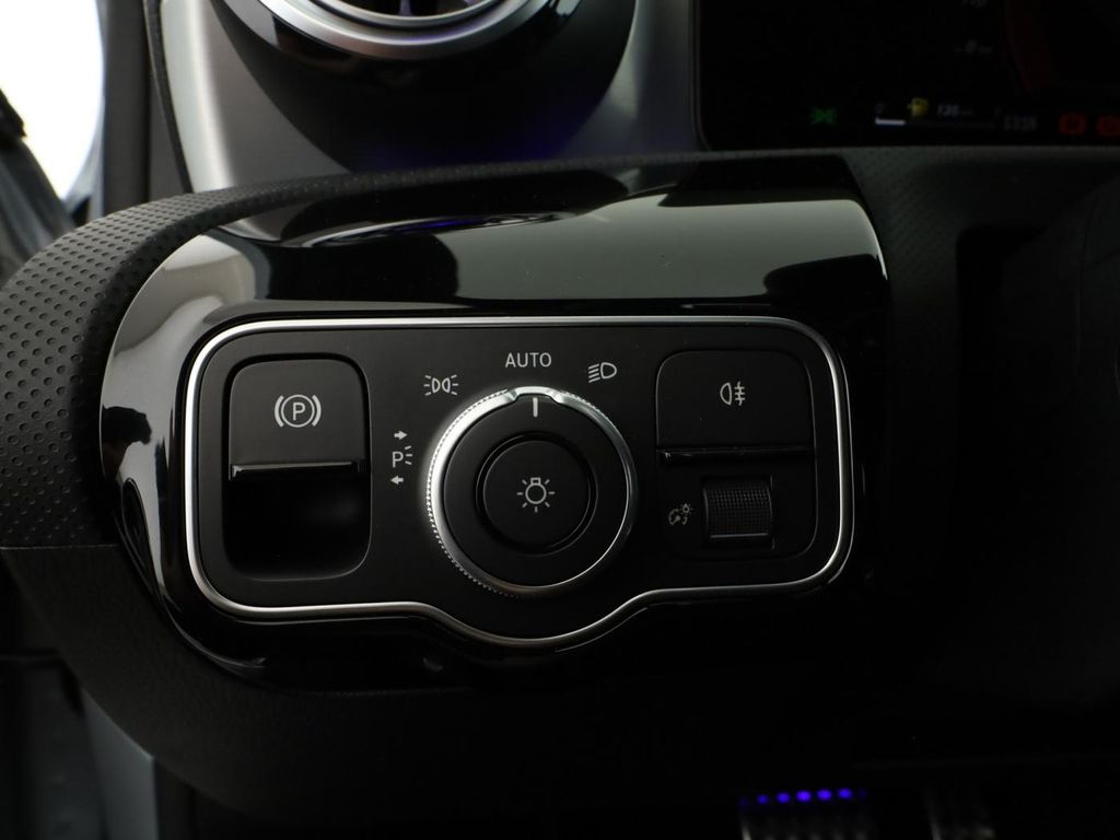 Mercedes-Benz A 200 2025