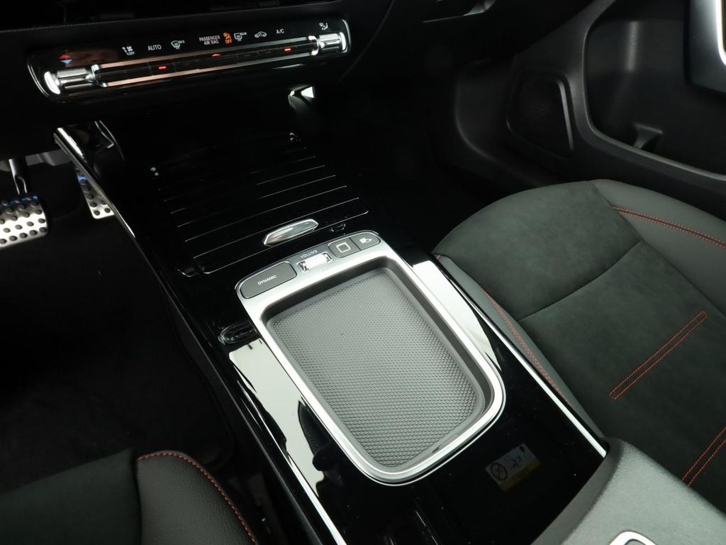 Mercedes-Benz A 200 2025