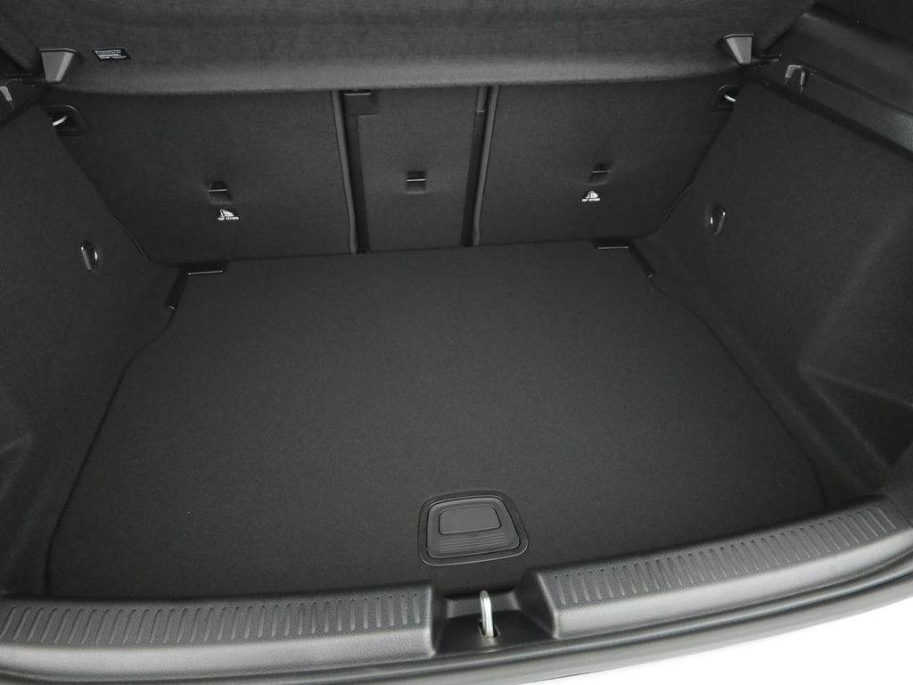 Mercedes-Benz A 200 2025
