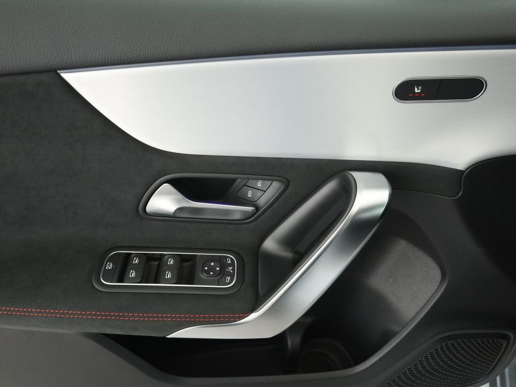 Mercedes-Benz A 200 2025