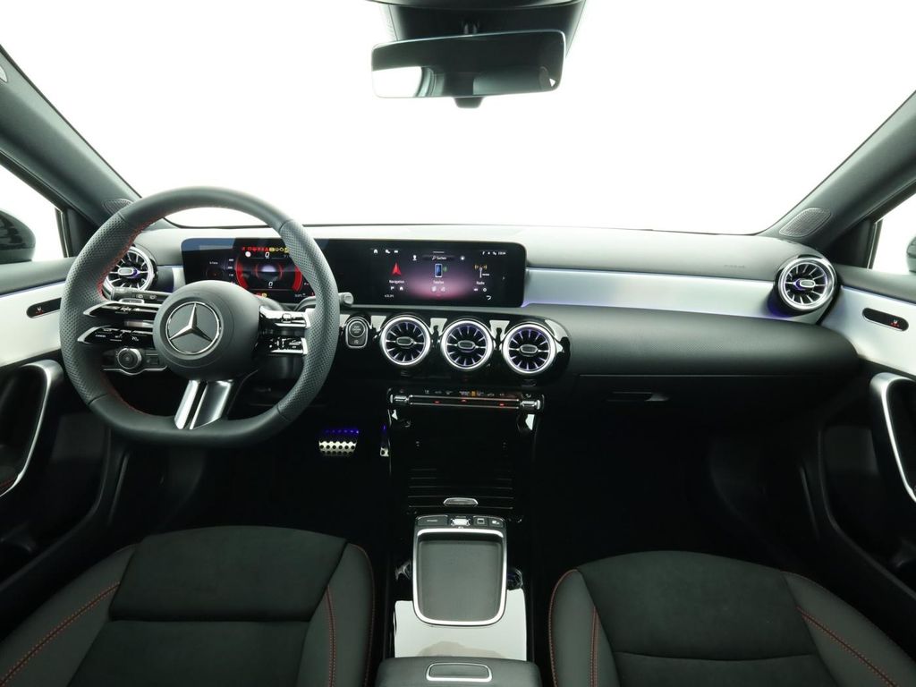 Mercedes-Benz A 200 2025