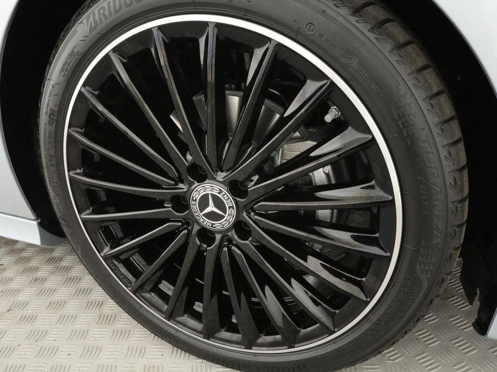 Mercedes-Benz A 200 2025