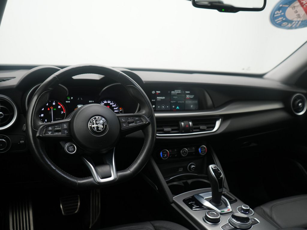 Alfa Romeo Stelvio 2021