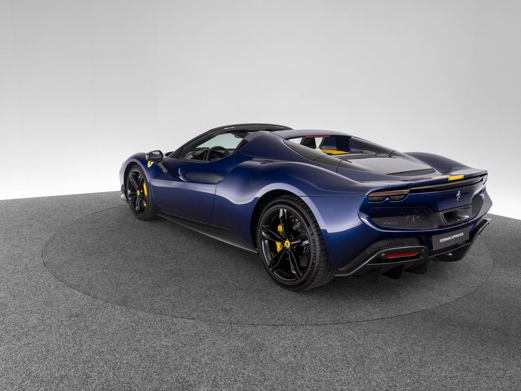 Ferrari 296 GTS 2024