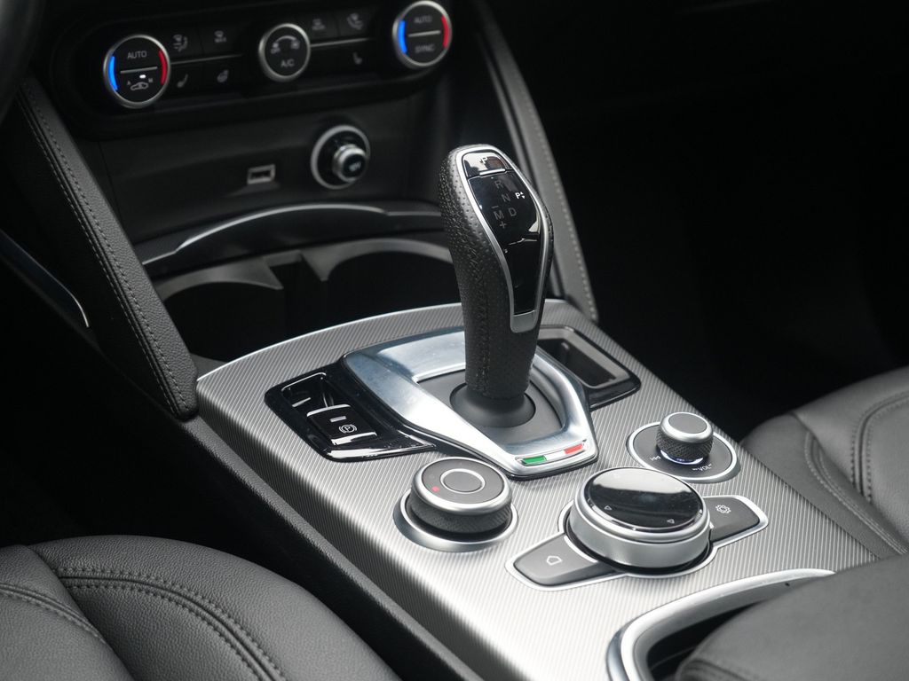 Alfa Romeo Stelvio 2021