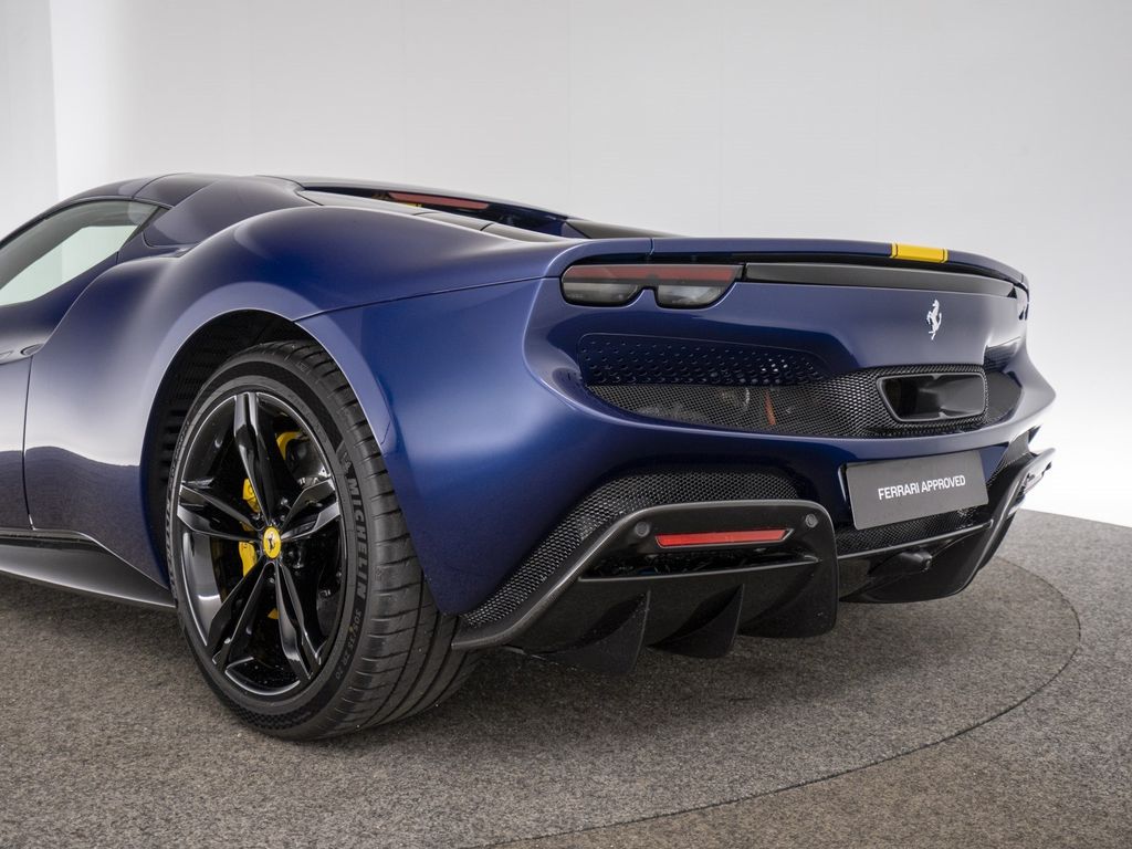 Ferrari 296 GTS 2024