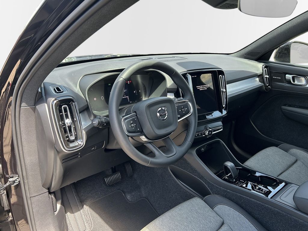 Volvo XC40 2025