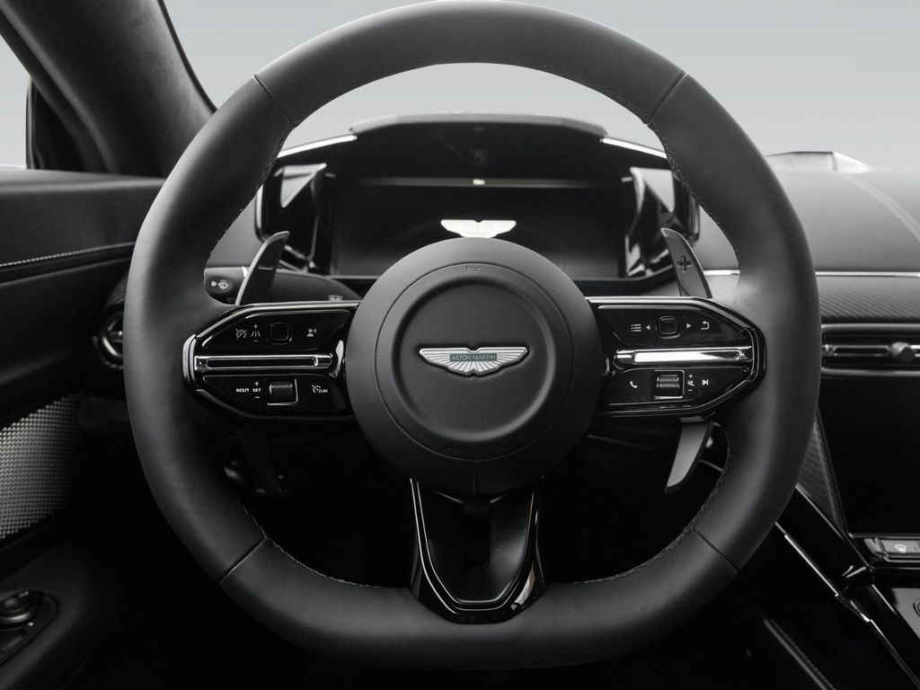 Aston Martin V8 Vantage 2025