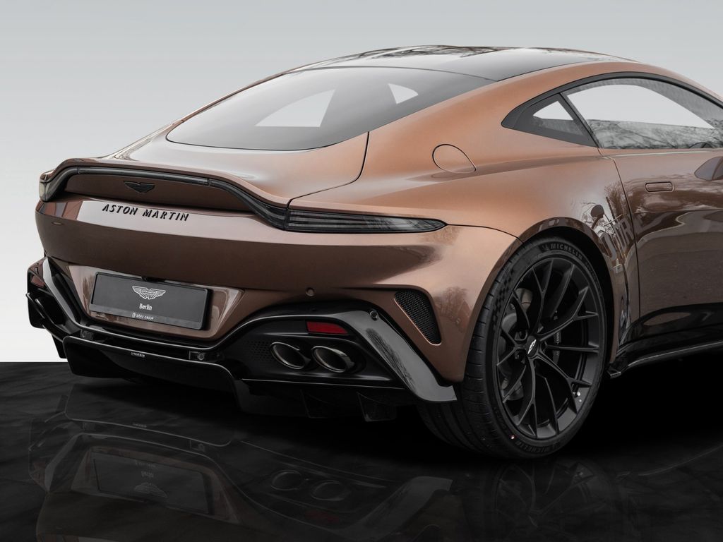 Aston Martin V8 Vantage 2025