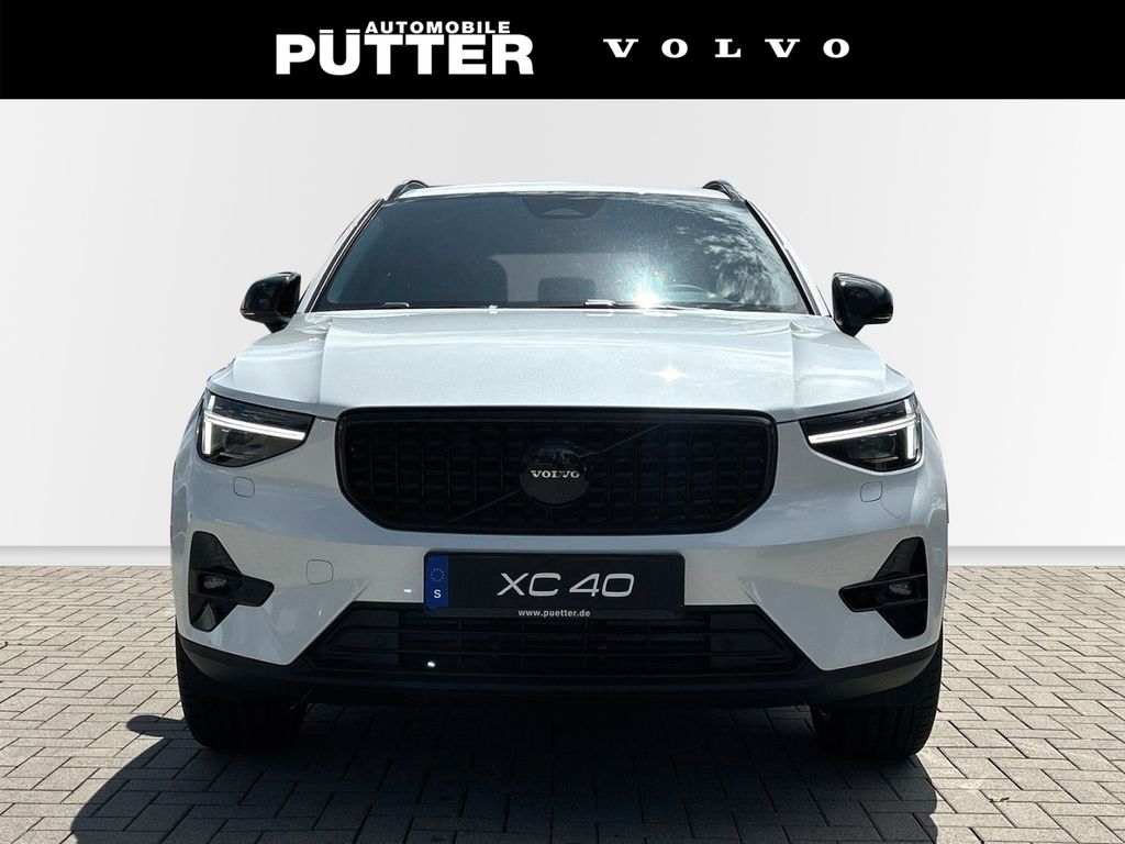 Volvo XC40 2025