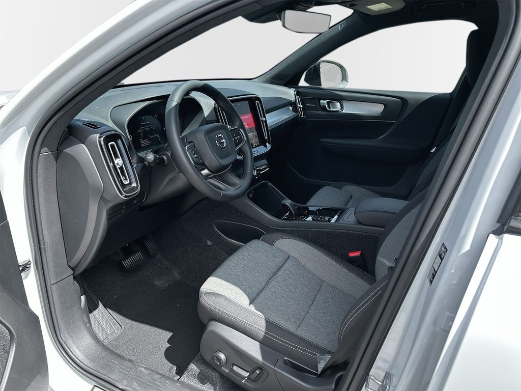 Volvo XC40 2025