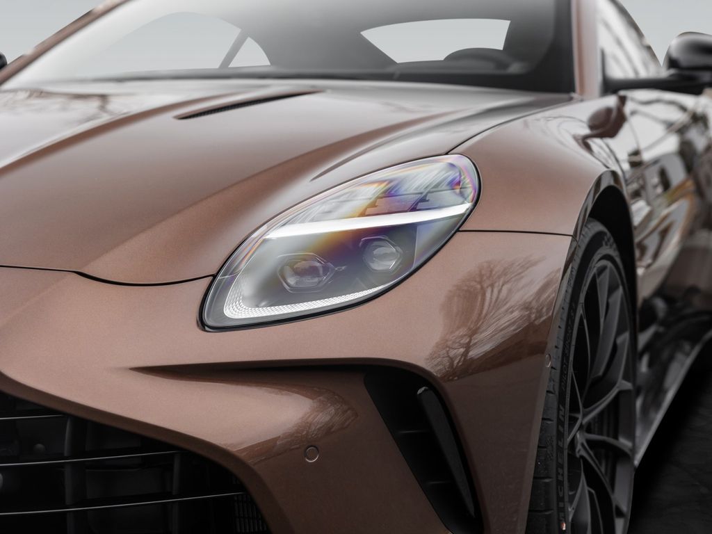 Aston Martin V8 Vantage 2025
