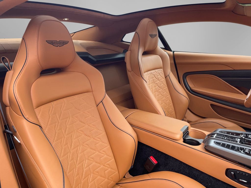 Aston Martin Vanquish 2025