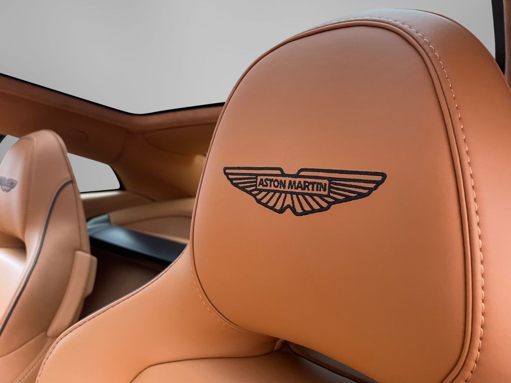 Aston Martin Vanquish 2025