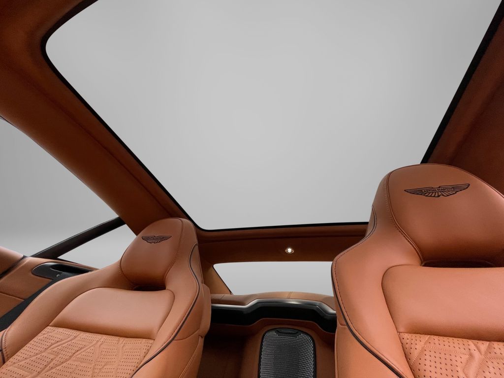 Aston Martin Vanquish 2025