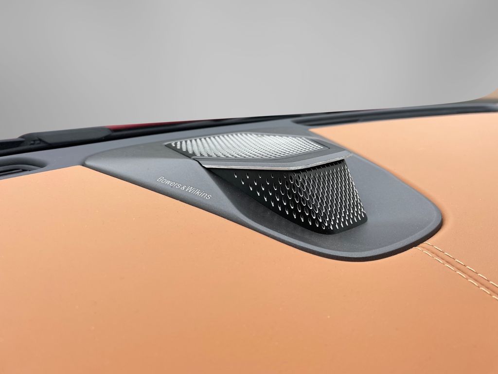 Aston Martin Vanquish 2025