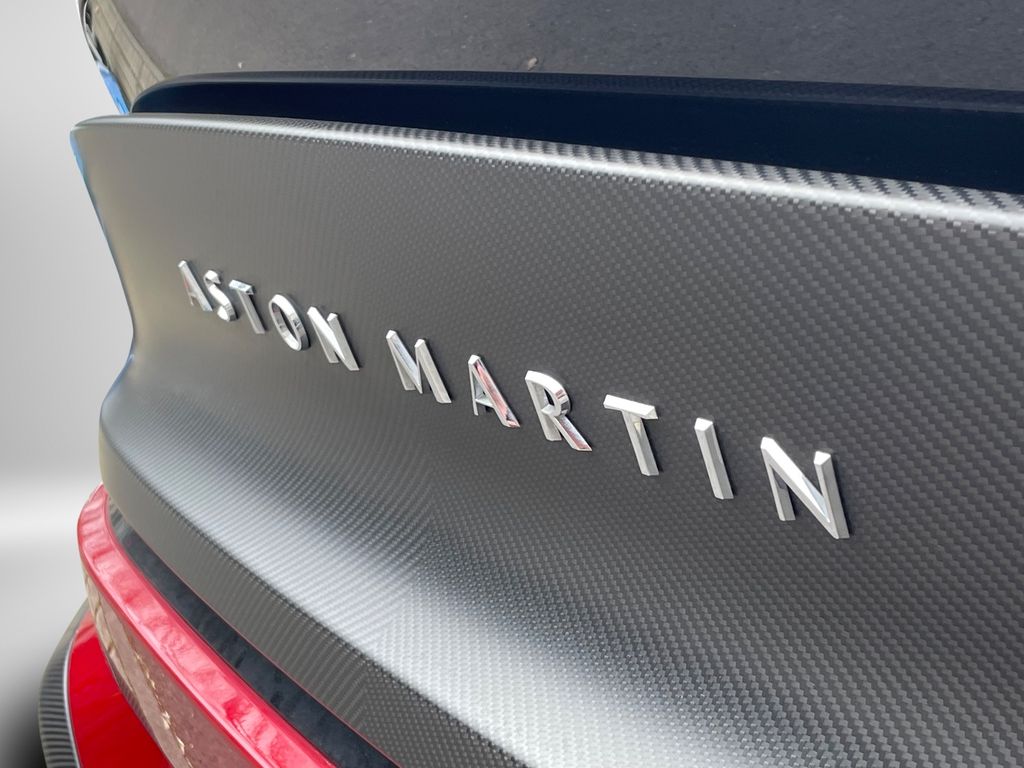 Aston Martin Vanquish 2025