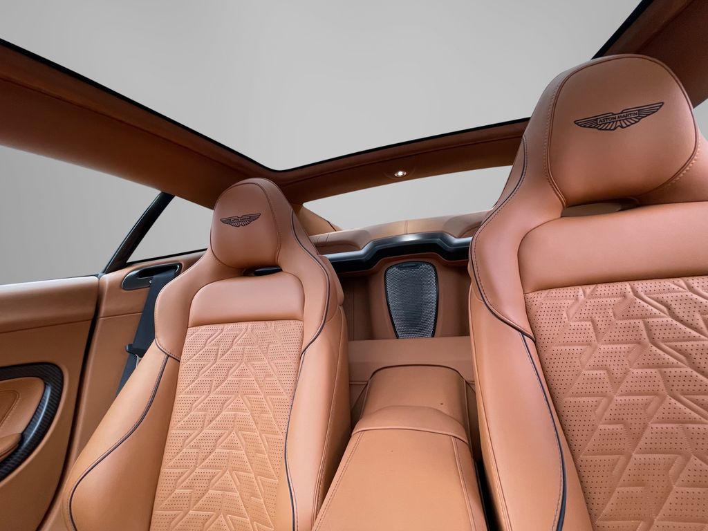 Aston Martin Vanquish 2025