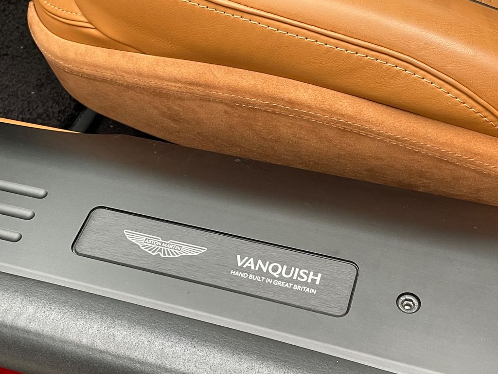 Aston Martin Vanquish 2025