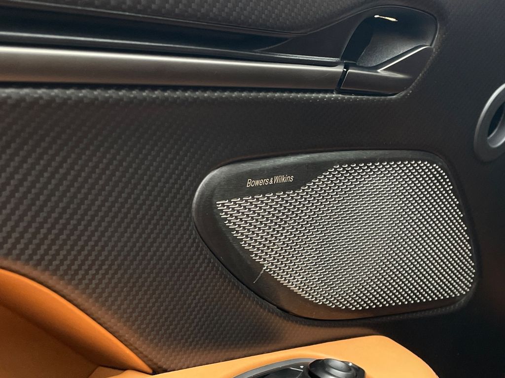 Aston Martin Vanquish 2025