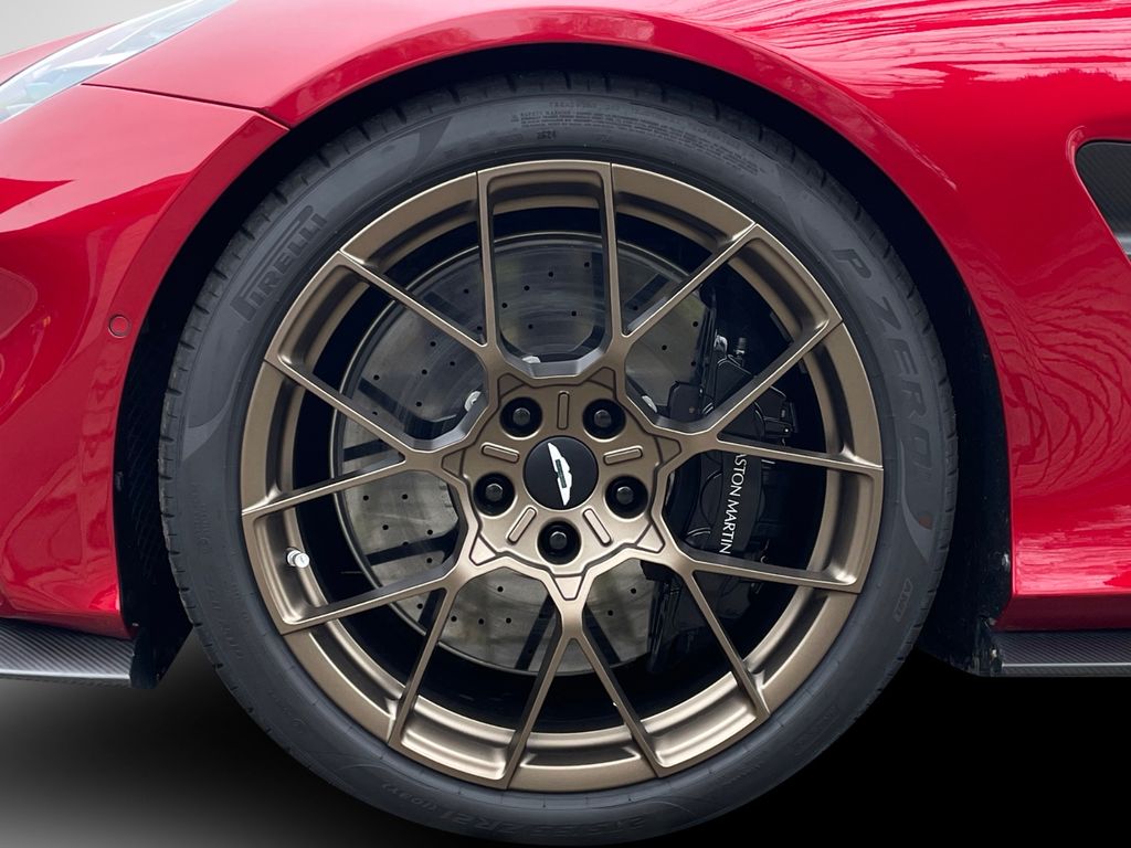 Aston Martin Vanquish 2025