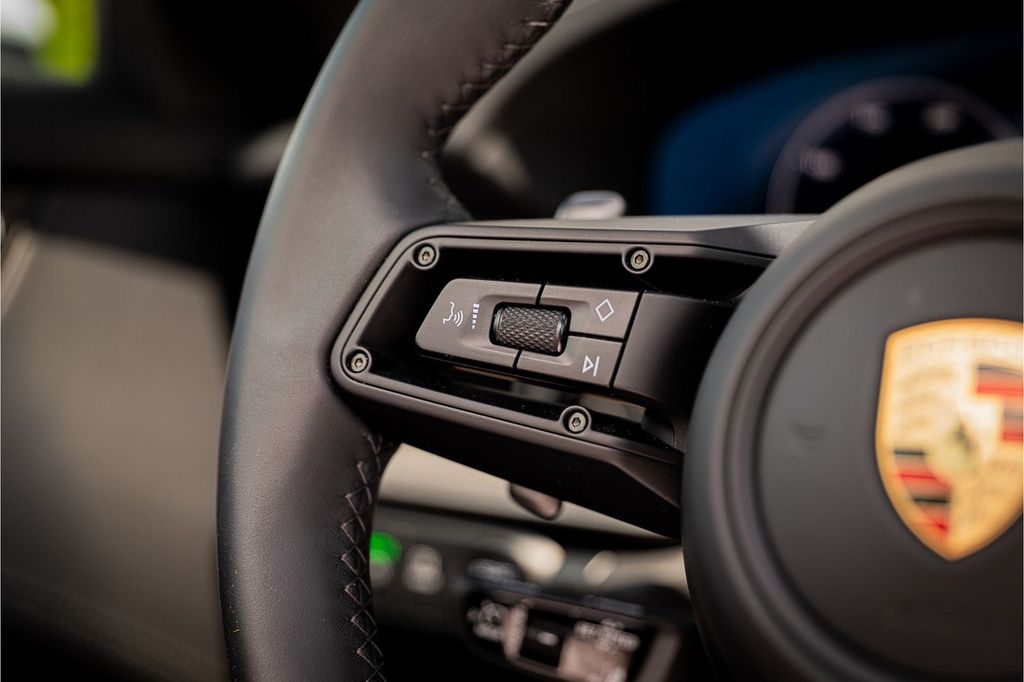 Porsche 992 2025