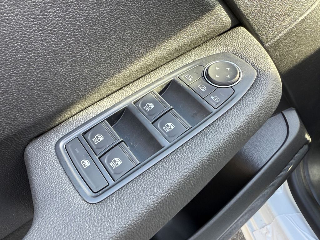 Mitsubishi Colt 2025