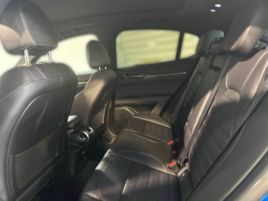 Alfa Romeo Stelvio 2023