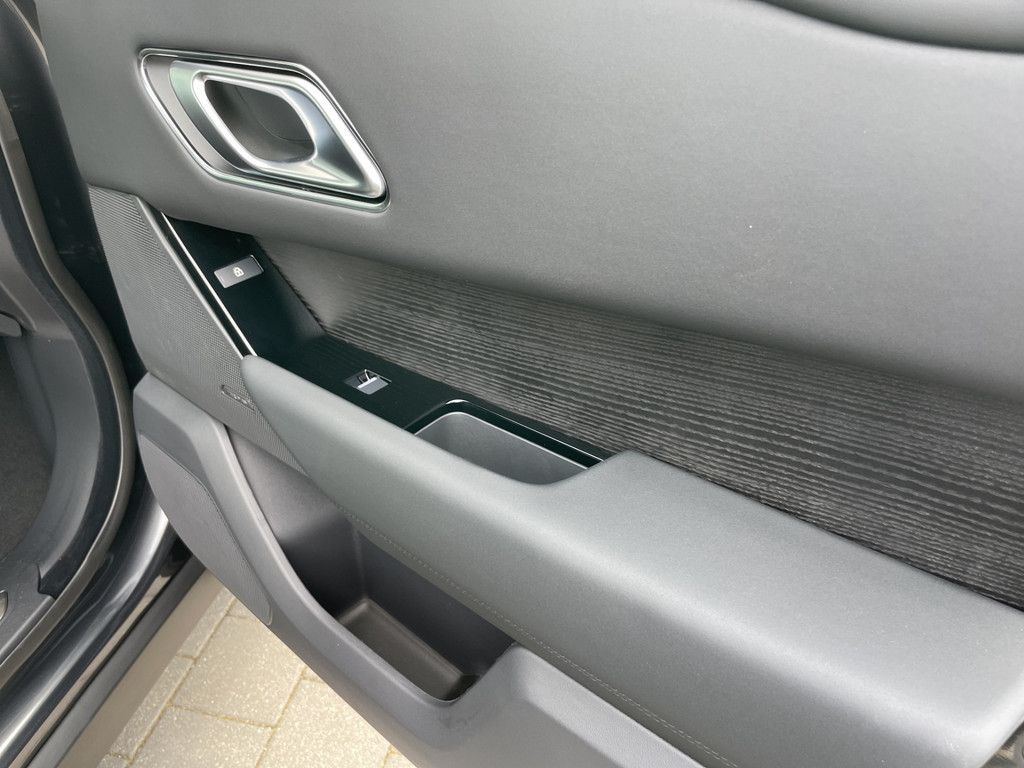 Land Rover Range Rover Velar 2025