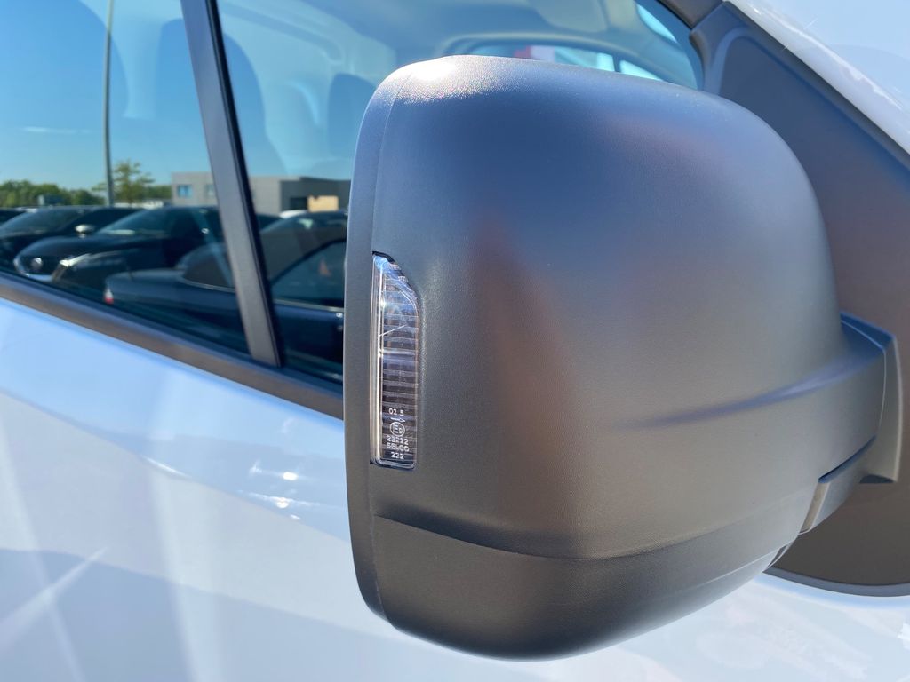 Nissan Primastar 2024