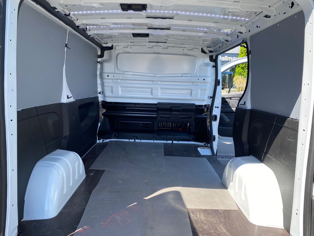 Nissan Primastar 2024