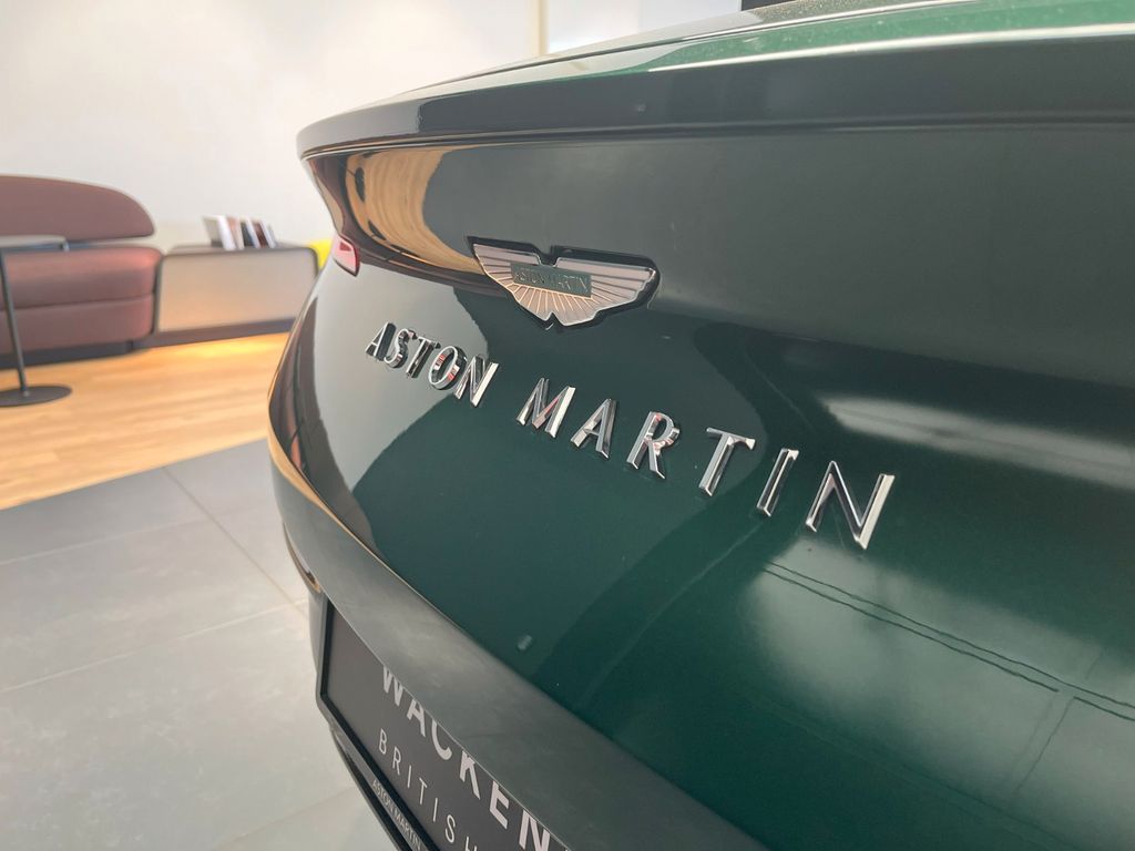 Aston Martin DB12 2024