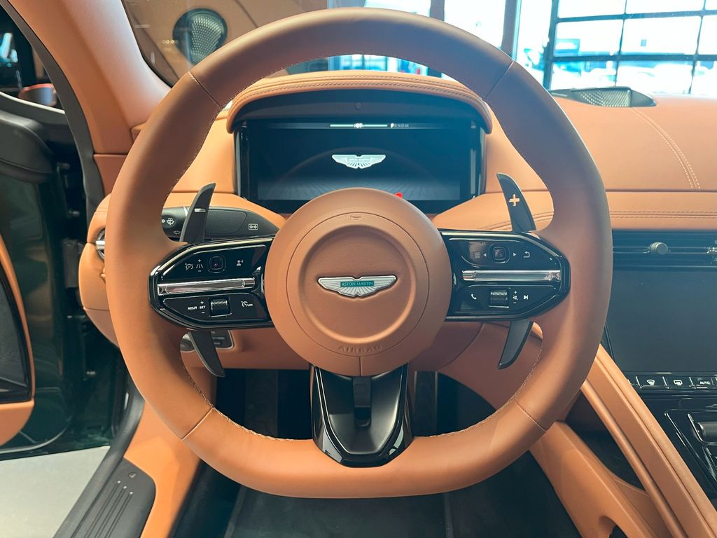 Aston Martin DB12 2024