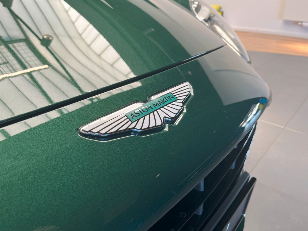 Aston Martin DB12 2024