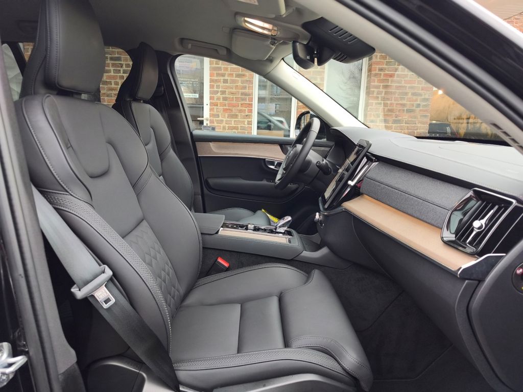 Volvo XC90 2025
