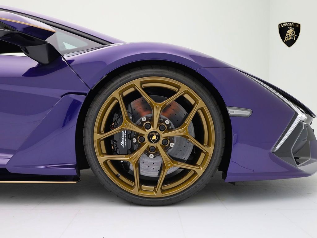 Lamborghini Revuelto 2024