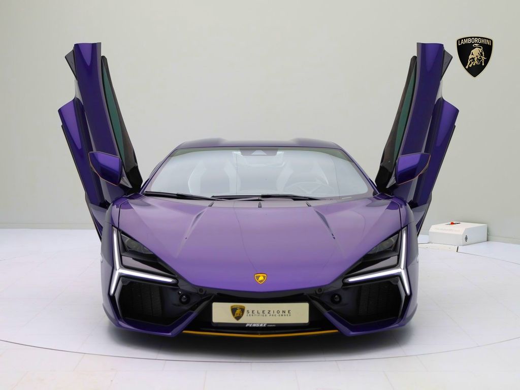 Lamborghini Revuelto 2024