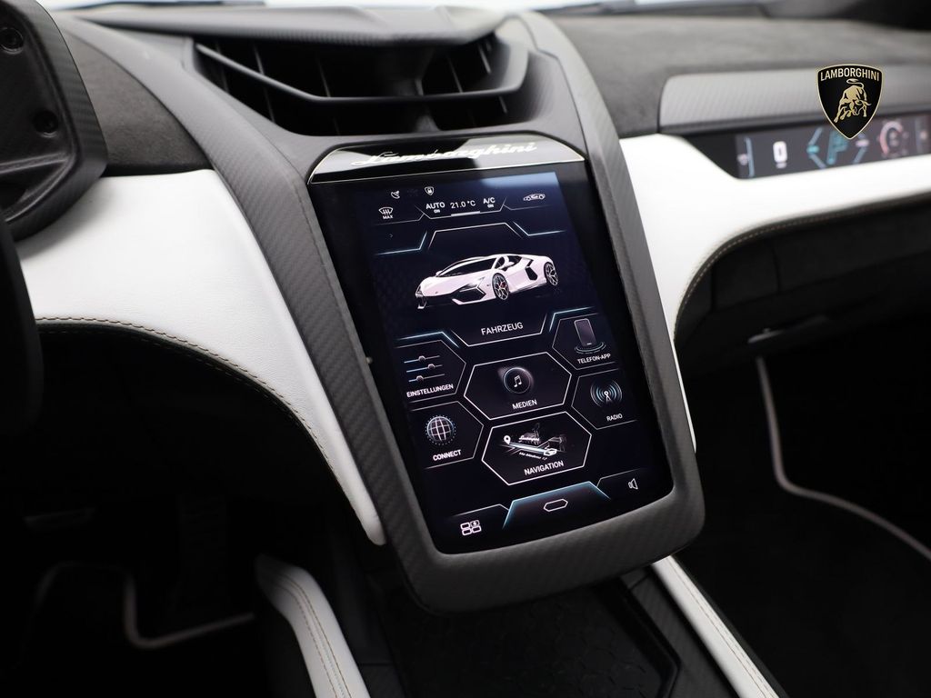 Lamborghini Revuelto 2024