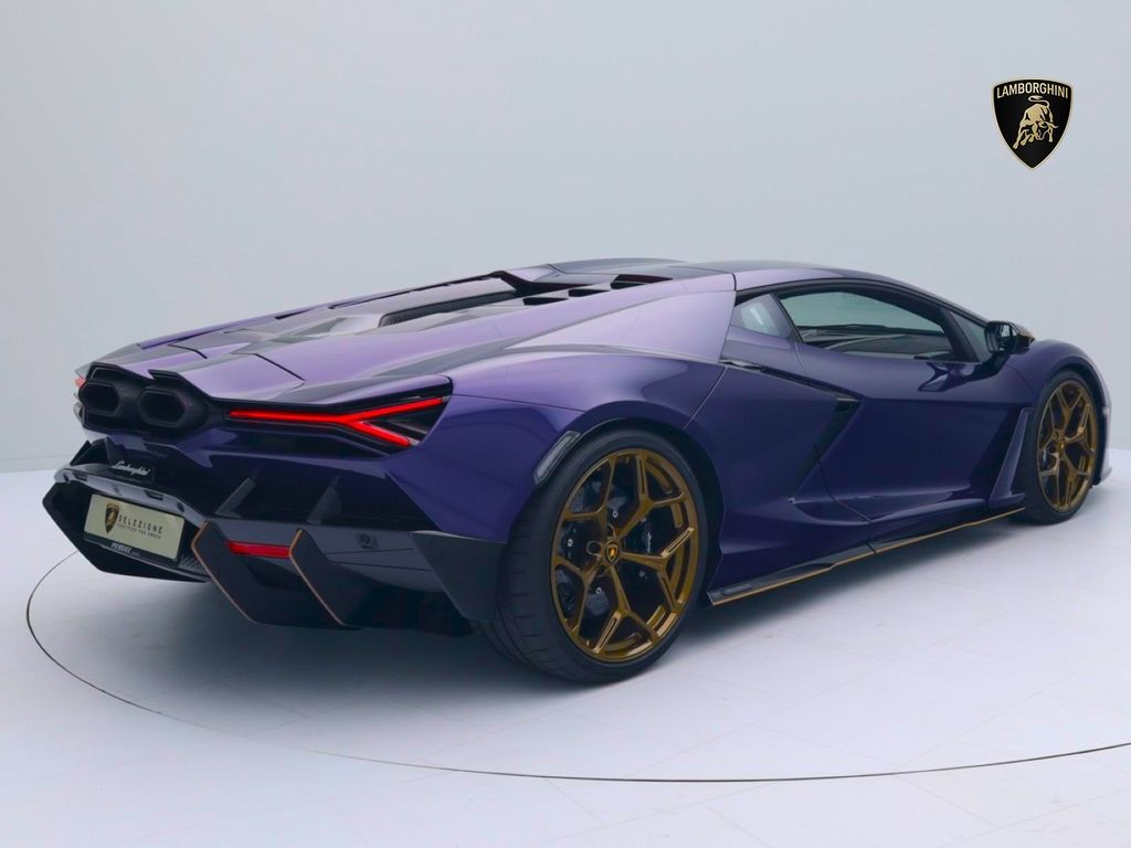 Lamborghini Revuelto 2024