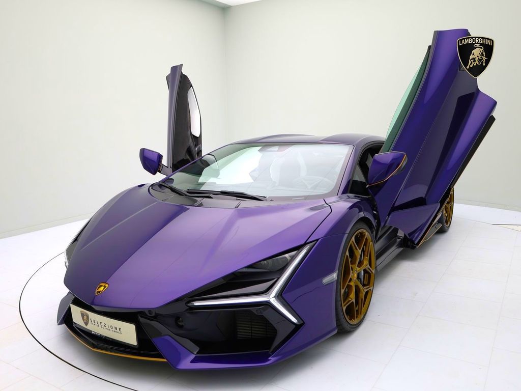 Lamborghini Revuelto 2024