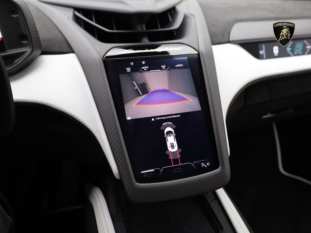 Lamborghini Revuelto 2024