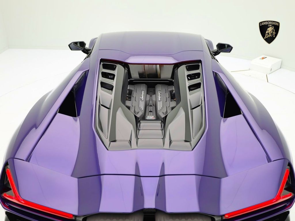 Lamborghini Revuelto 2024