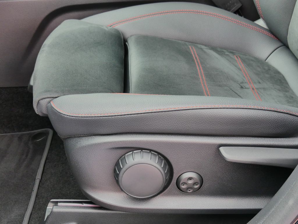 Mercedes-Benz GLA 200 2024