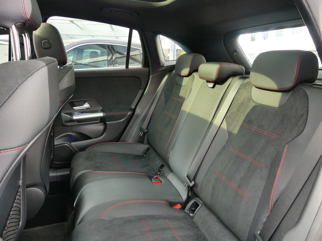 Mercedes-Benz GLA 200 2024