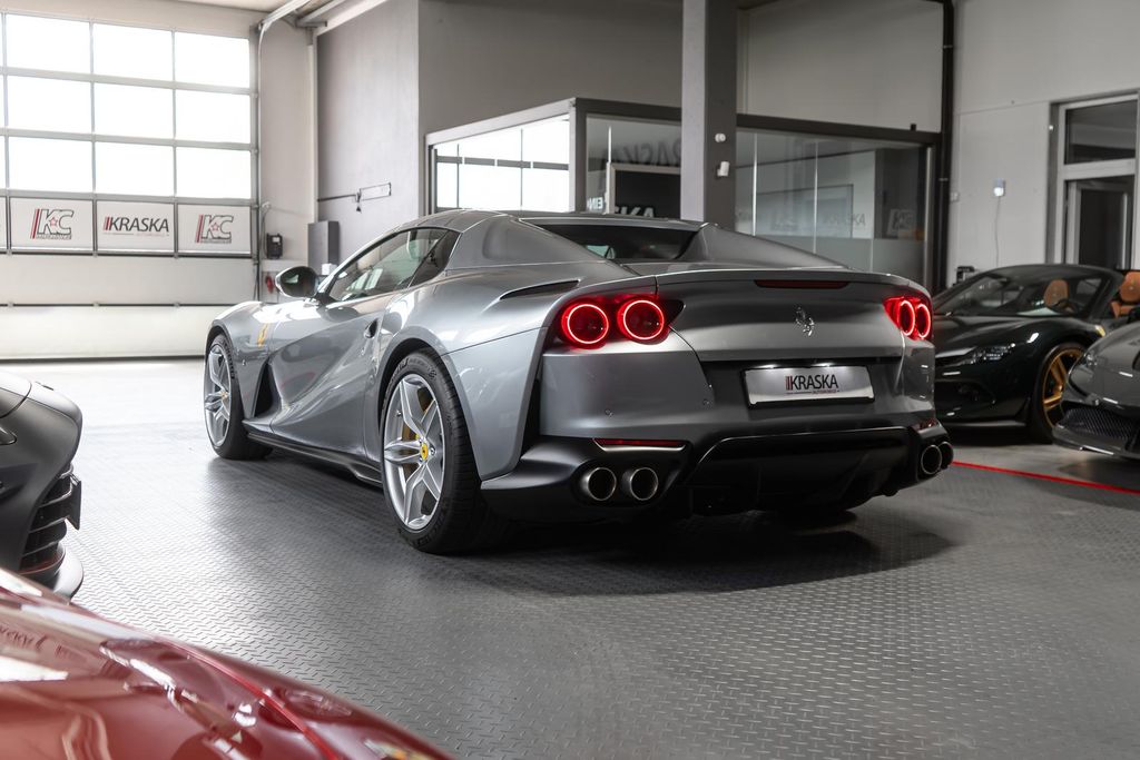 Ferrari 812 2023