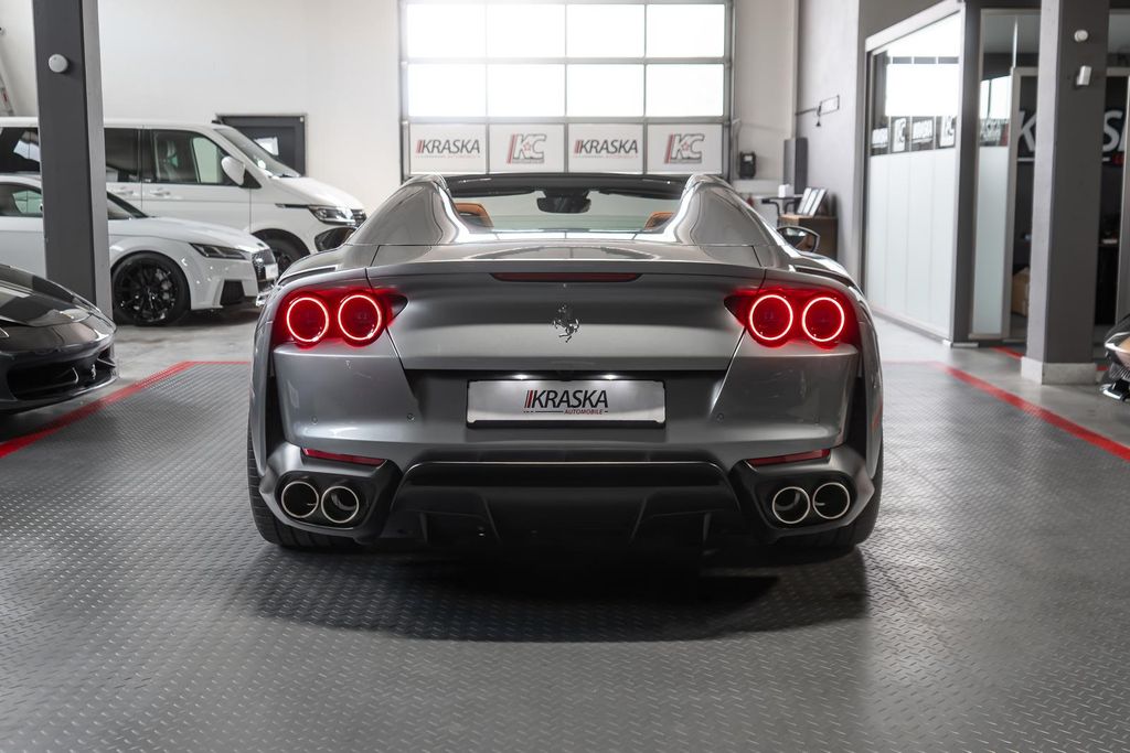 Ferrari 812 2023