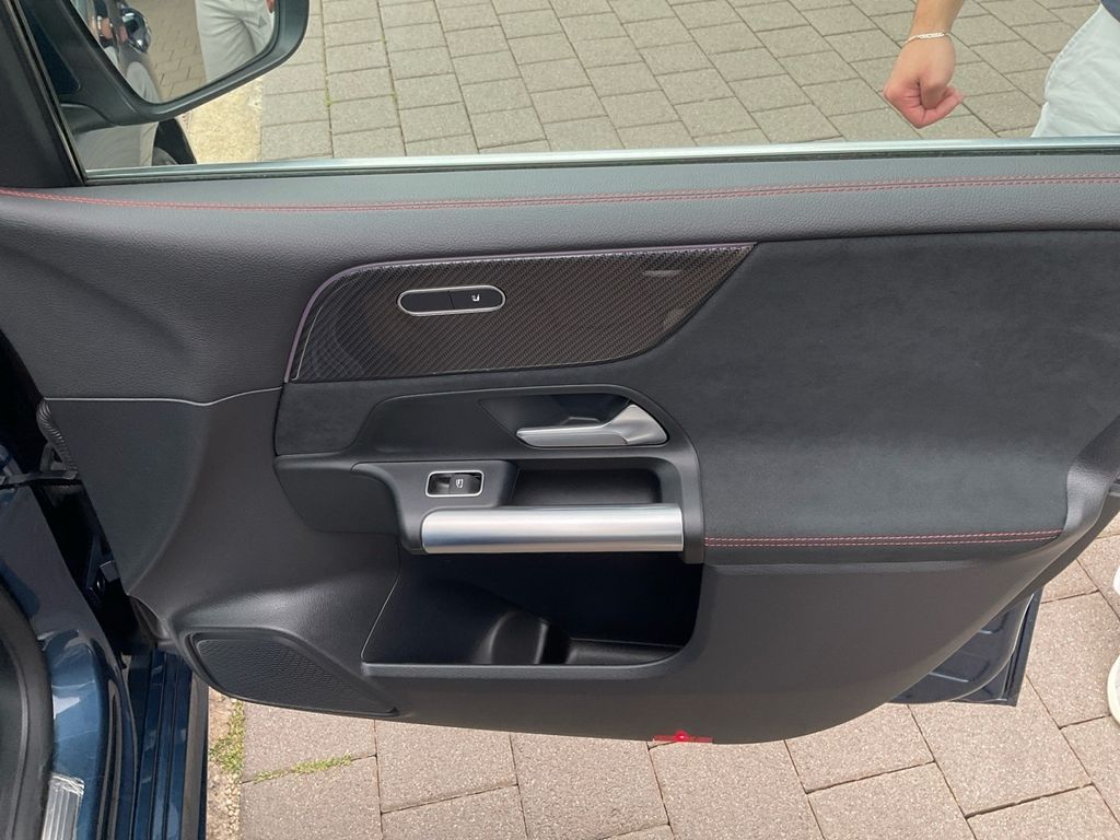 Mercedes-Benz B 220 2023