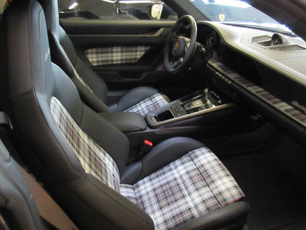 Porsche 992 2025
