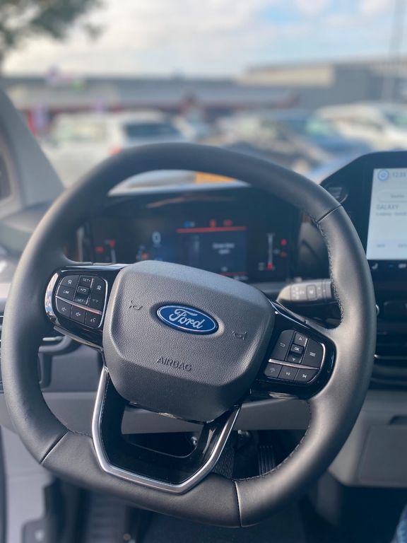 Ford Tourneo Custom 2025